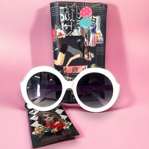 Womens celebrity style oversized round white sunglasses with travel sock NEW